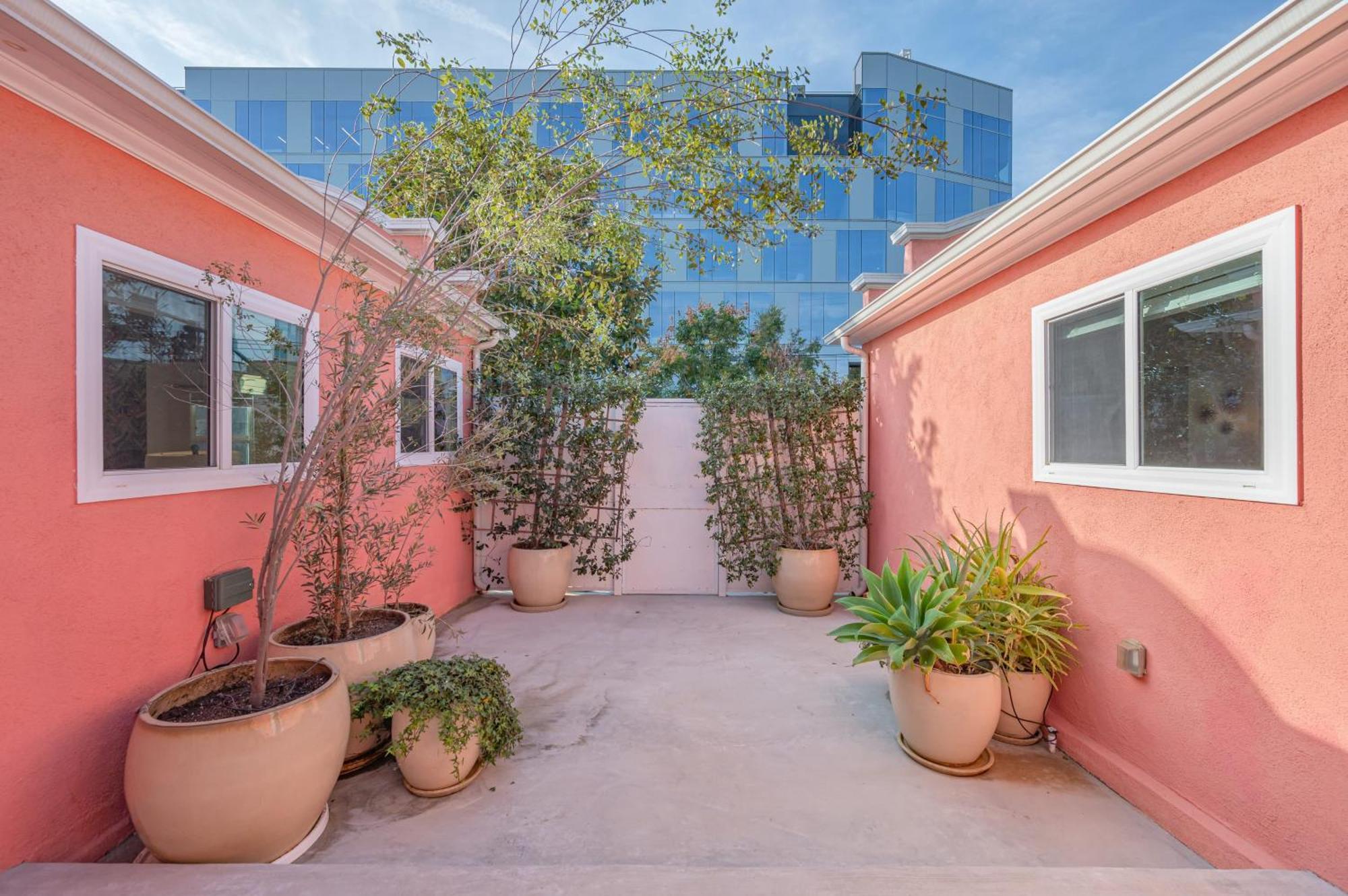 Art Deco By Avantstay 1920S Remodeled Bungalow Open Layout Courtyard Лос-Анджелес Экстерьер фото