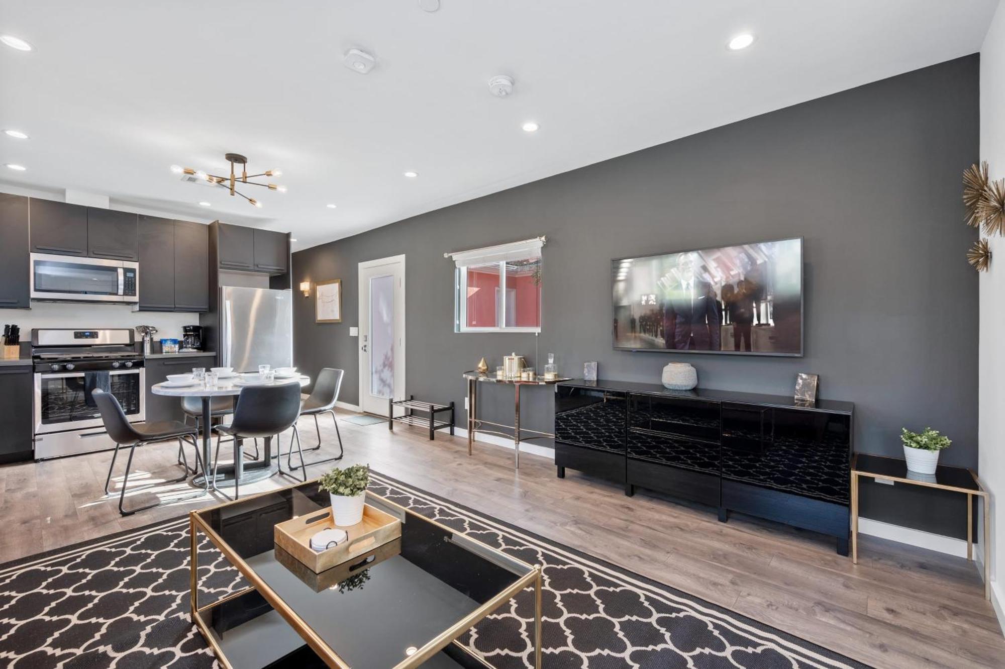 Art Deco By Avantstay 1920S Remodeled Bungalow Open Layout Courtyard Лос-Анджелес Экстерьер фото